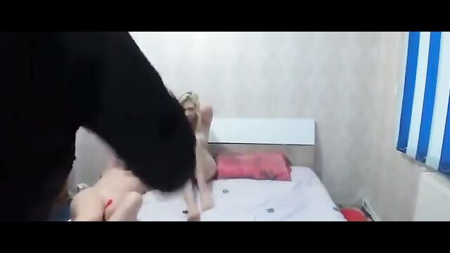Russian police bust NAKED prostitutes streaming - 3 image