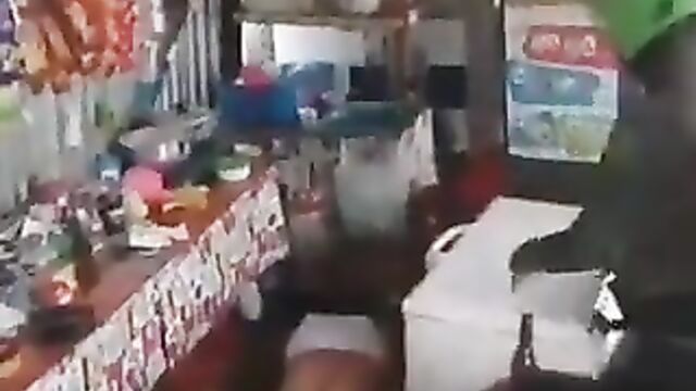 Man keeps going even after police arrive - 1 image