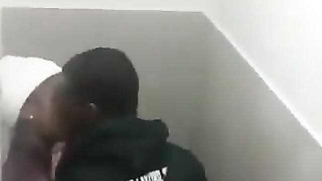 Another SA couple caught bonking in the toilet - 4 image