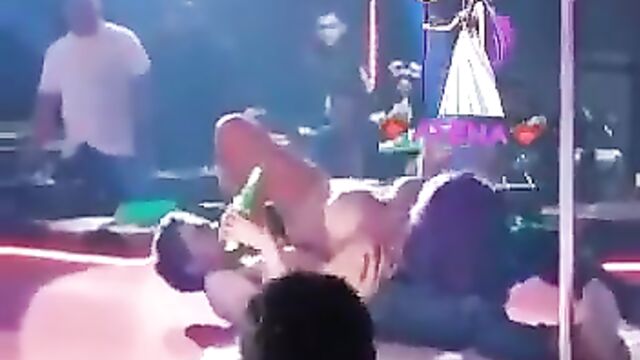 Naked woman doing it with a bottle and having sex on stage - 4 image