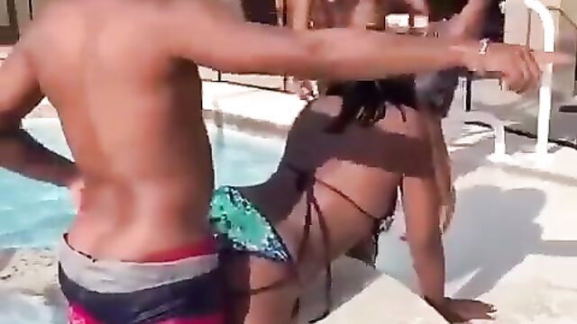 Crazy couple having sex in the pool - 1 image
