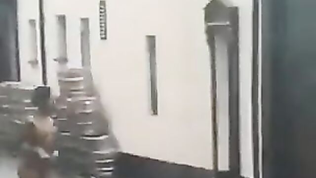 African woman strips naked and runs mad in public in Ireland - 1 image