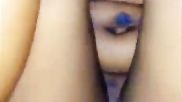 Nigerian girl caught hiding $100 in her pussy - 3 image