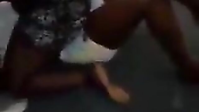 Boobs out: Bini girl caught fighting Yoruba girl - 1 image