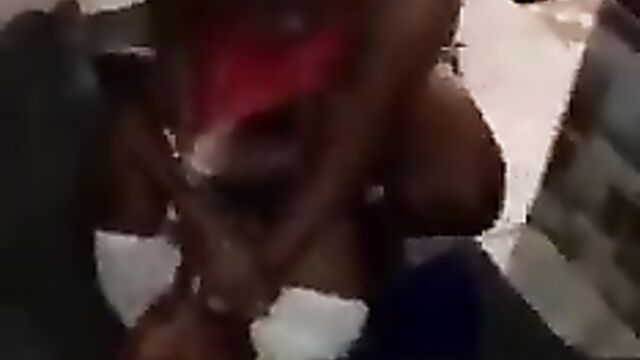 Boobs out: Bini girl caught fighting Yoruba girl - 4 image