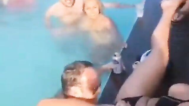 Licking coochie in the pool - 1 image