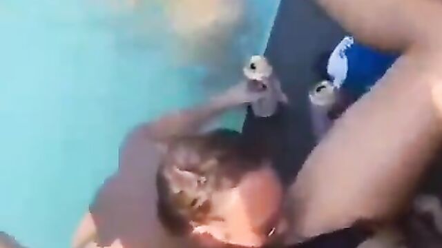 Licking coochie in the pool - 3 image