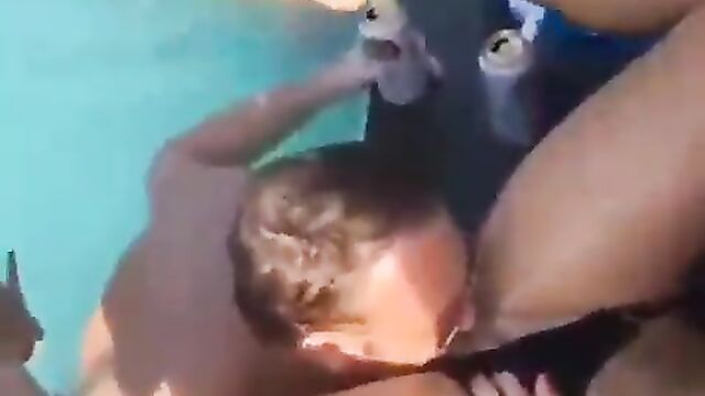 Licking coochie in the pool - 4 image