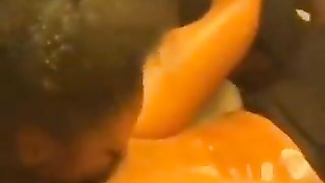 Eating pussy in a house party - 3 image
