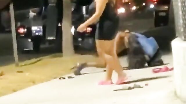 Ladies fight, with ass showing, over a rich man - 3 image