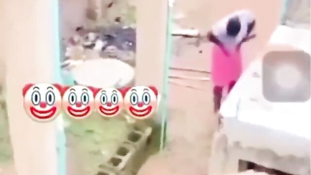 Student couple caught after having discreet sex in front of a building - 1 image