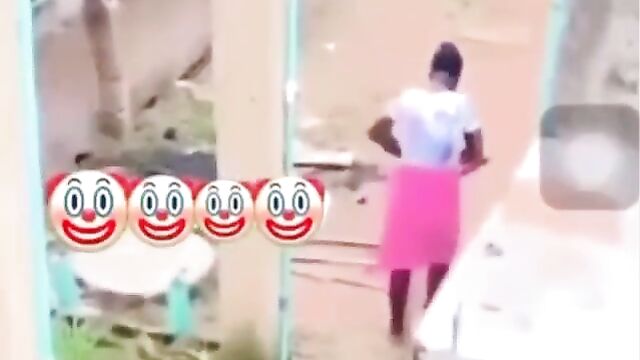 Student couple caught after having discreet sex in front of a building - 5 image