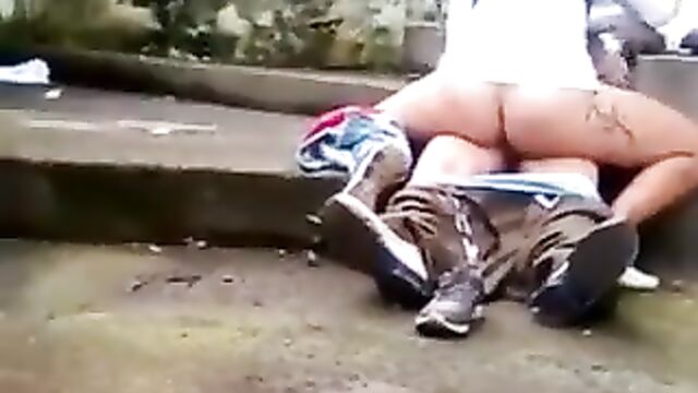 Chick sitting on bae and chopping him in public - 4 image