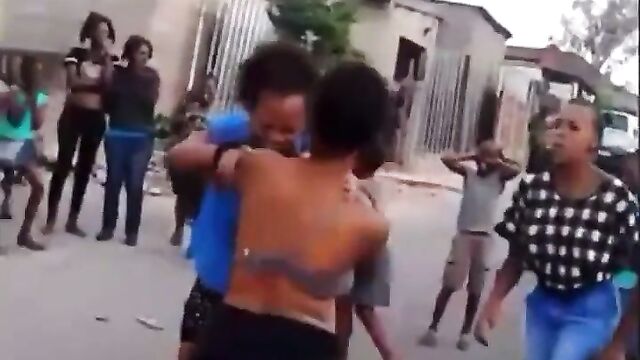 Breasts pop out as 2 street girls fight over a boyfriend in public - 3 image