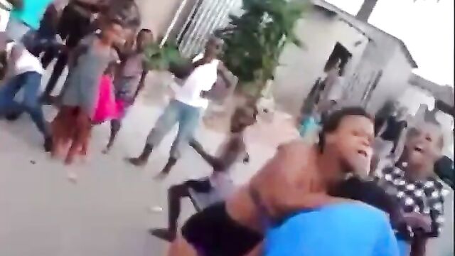 Breasts pop out as 2 street girls fight over a boyfriend in public - 4 image