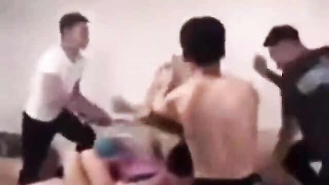 Dude got set up by naked girl - 1 image