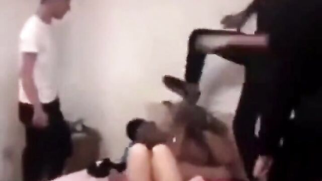 Dude got set up by naked girl - 5 image