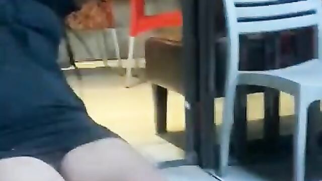 Drunk lady exposing pussy in public restaurant - 4 image