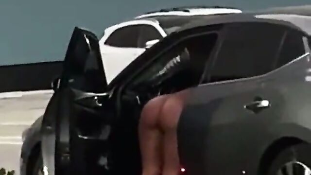 Chick with nice ass caught naked in public - 1 image