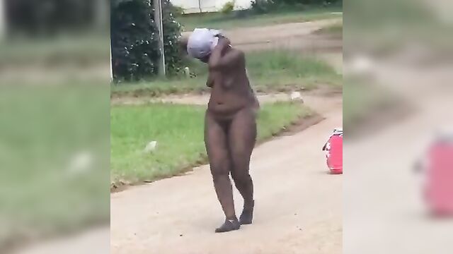 Naked mad woman walking away from agents - 1 image