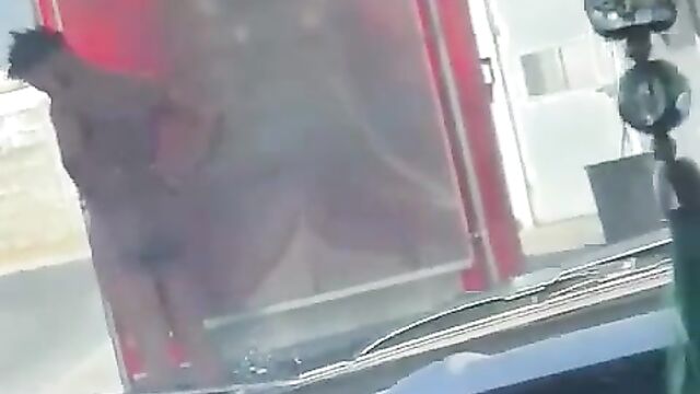 Naked guy on drugs caught in public - 4 image
