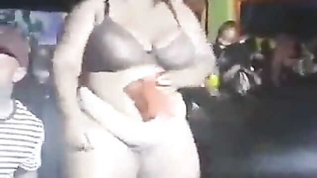 Shorty caught taking a selfie beside a fat ass in the club - 3 image