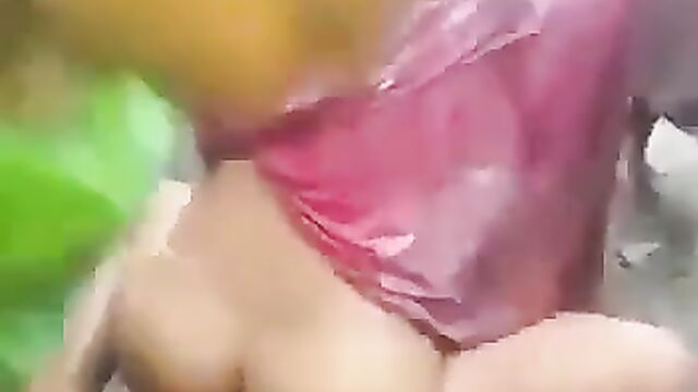 Ass pops out in public in African customary ceremony - 3 image