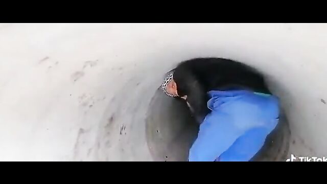 Busted! Couple caught having sex in the sewer! - 3 image