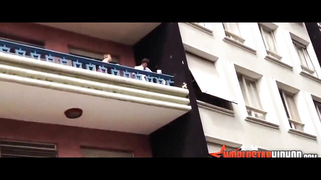 LOL! Man escapes through apartment window after his married girlfriend is caught cheating by her husband! - 1 image