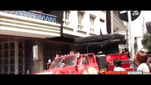 LOL! Man escapes through apartment window after his married girlfriend is caught cheating by her husband! - 3 image