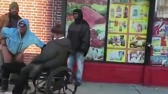 Homeless couple caught having sex in public - 2 image