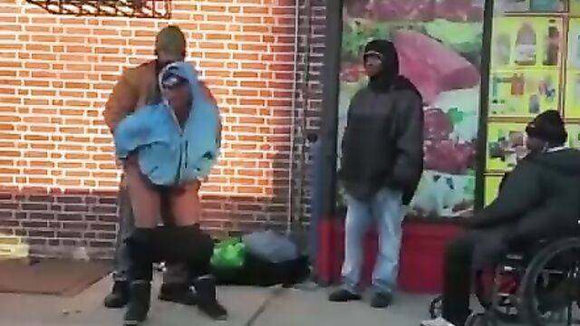 Homeless couple caught having sex in public - 3 image