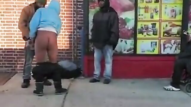 Homeless couple caught having sex in public - 5 image