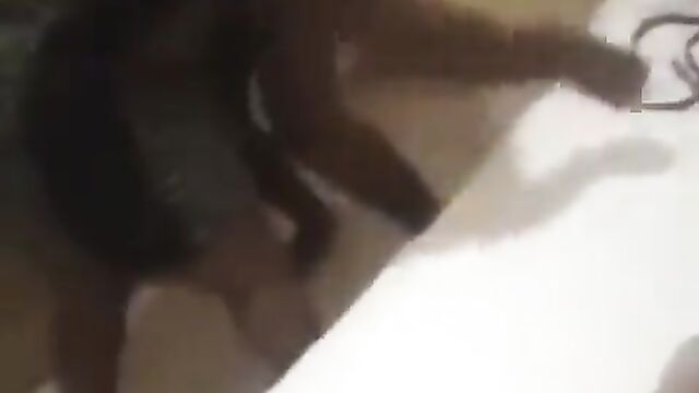Woman strips naked and flogs her husband allegedly for cheating - 4 image