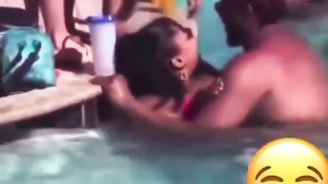 Couple caught having sex in a public pool - 3 image