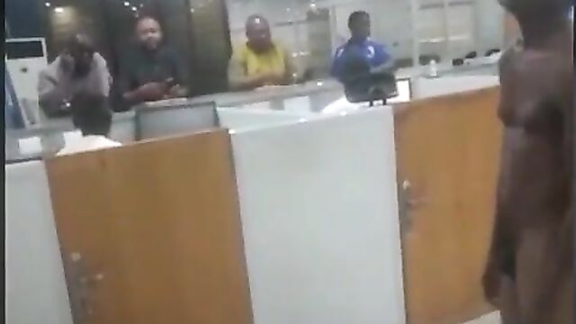 Man strips naked in public in a bank in Nigeria while asking for his money - 4 image