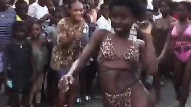 African wannabe models showing breasts - 1 image