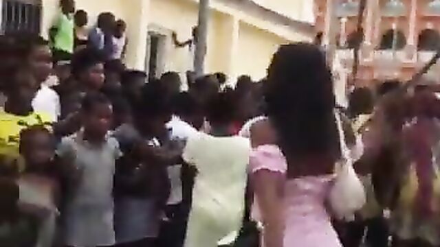 African wannabe models showing breasts - 4 image