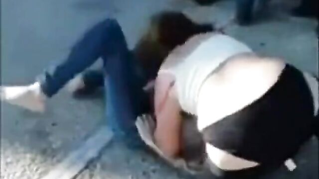 He was shy to do it in public - 3 image