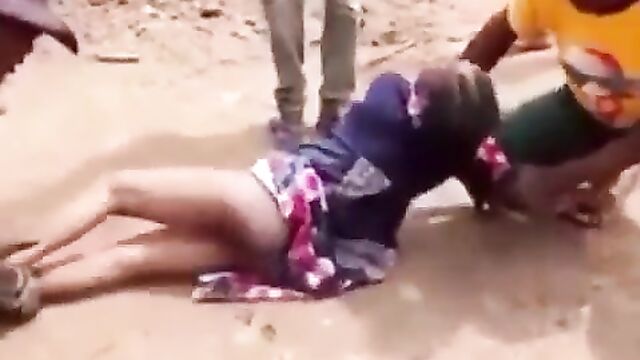 Ass pops out as crazy fashion police beat African woman in public for allegedly not wearing panties and wearing a ‘short’ dress to the market - 3 image