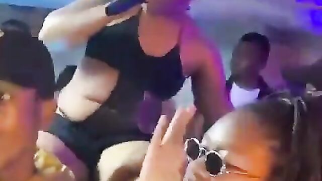 Man caught fingering Zodwa Wabantu on stage - 1 image