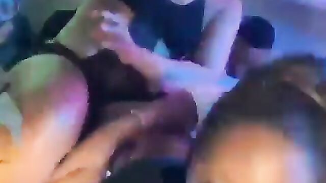 Man caught fingering Zodwa Wabantu on stage - 4 image