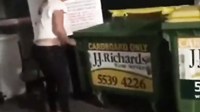 Accident while showing pussy and ass! - 1 image