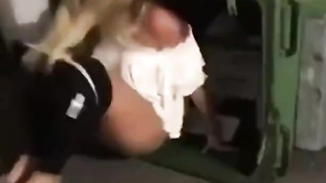 Accident while showing pussy and ass! - 5 image