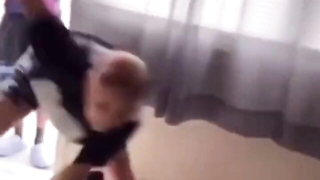 Chick beaten in public for trying to snatch her friend’s boyfriend - 5 image