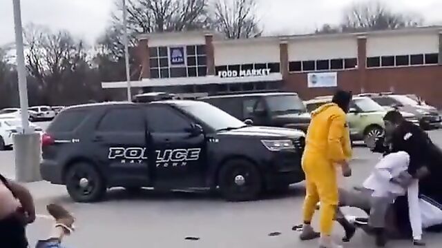 Ass pops out in public street fight in Connecticut, USA - 3 image