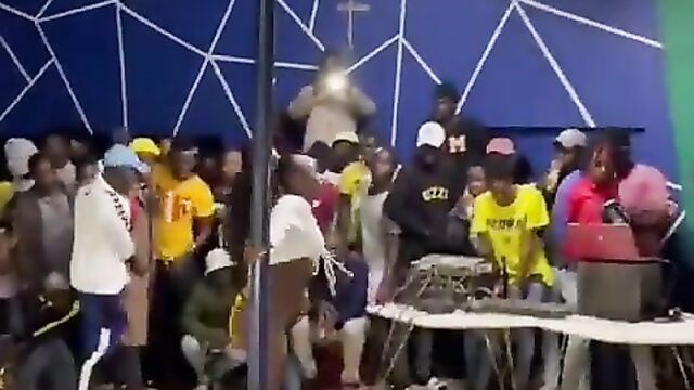 Nude chick at Mzansi wild party – Part 3 - 1 image