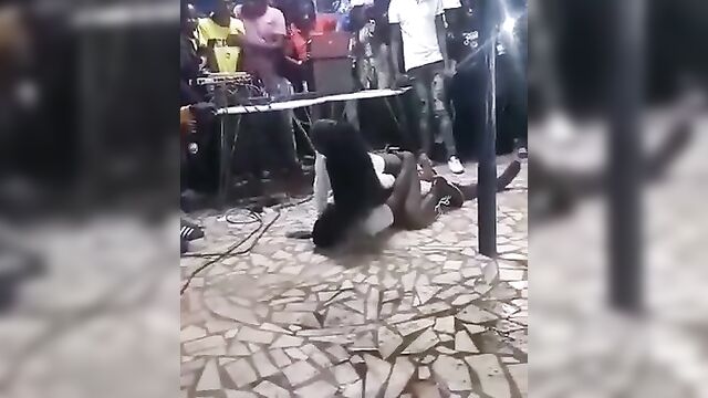 Nude black girl at Mzansi wild party – Part 4 - 5 image