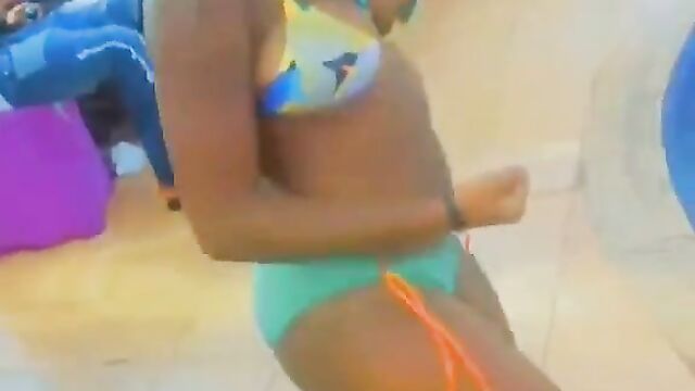 Video of sexy Ugandan girl Pretty Nicole dancing to entertain guests at a pool party - 1 image