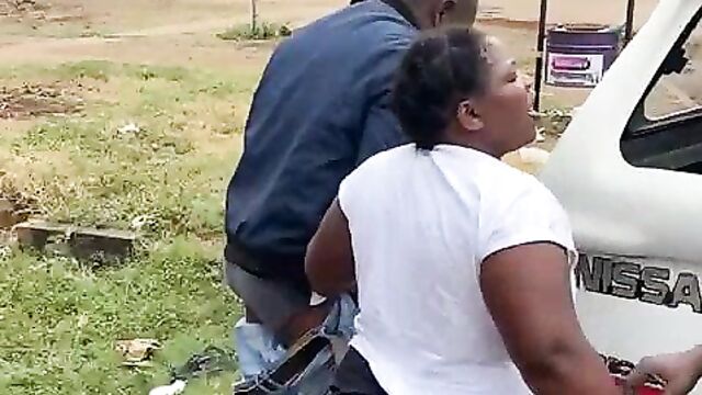 Prostitute fights and strips officer for allegedly failing to pay her money after sex - 3 image